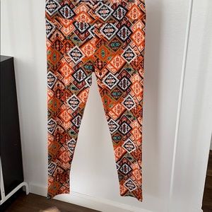 Lularoe leggings size tall and curvy